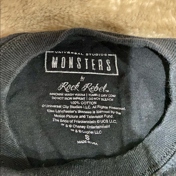 Mens Small Graphic Shirt from Universal Studios - Picture 2 of 3